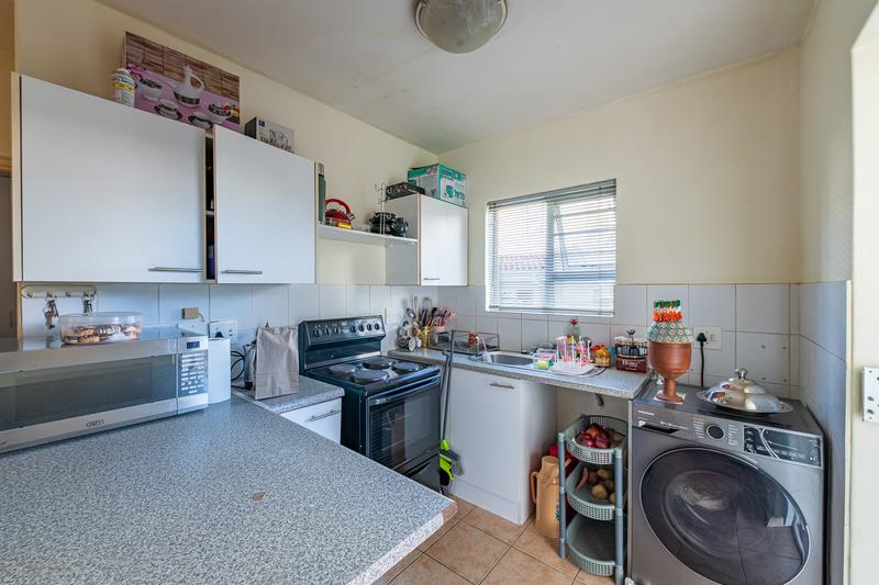 1 Bedroom Property for Sale in Oakglen Western Cape